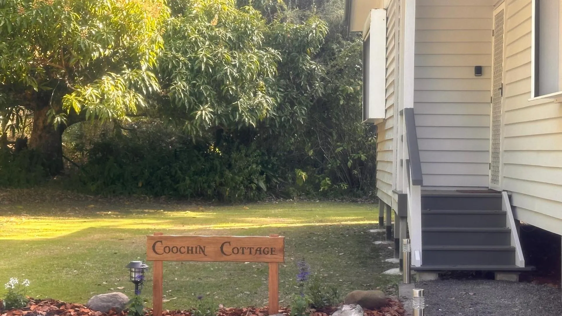 Coochin Cottage, Beerwah 0*,  Australia